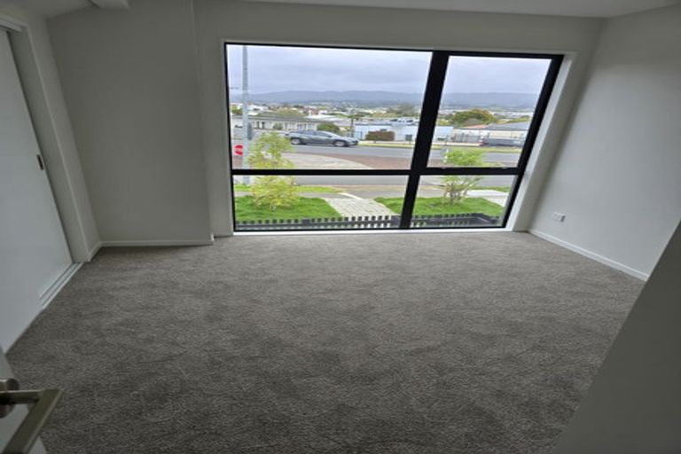 Photo of property in 1/267 Great North Road, Henderson, Auckland, 0612