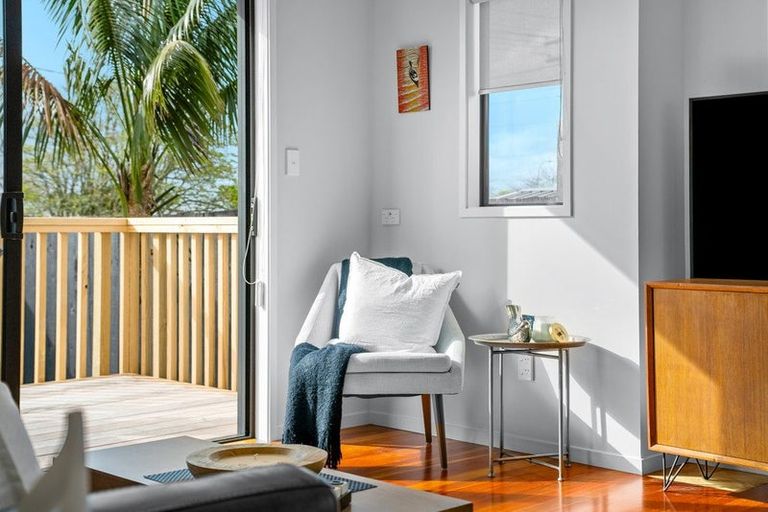 Photo of property in 9 Grainger Road, Te Atatu South, Auckland, 0610