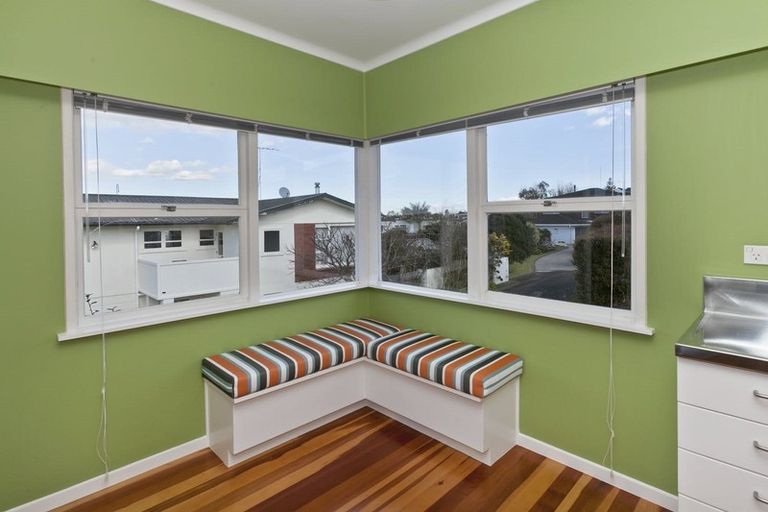 Photo of property in 27 Mcbreen Avenue, Northcote, Auckland, 0627