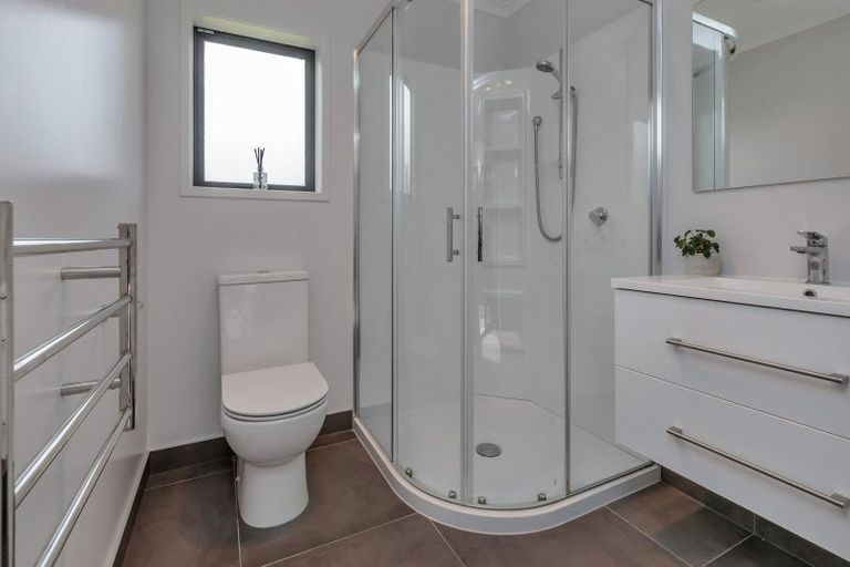 Photo of property in 13 Olney Court, One Tree Point, 0118