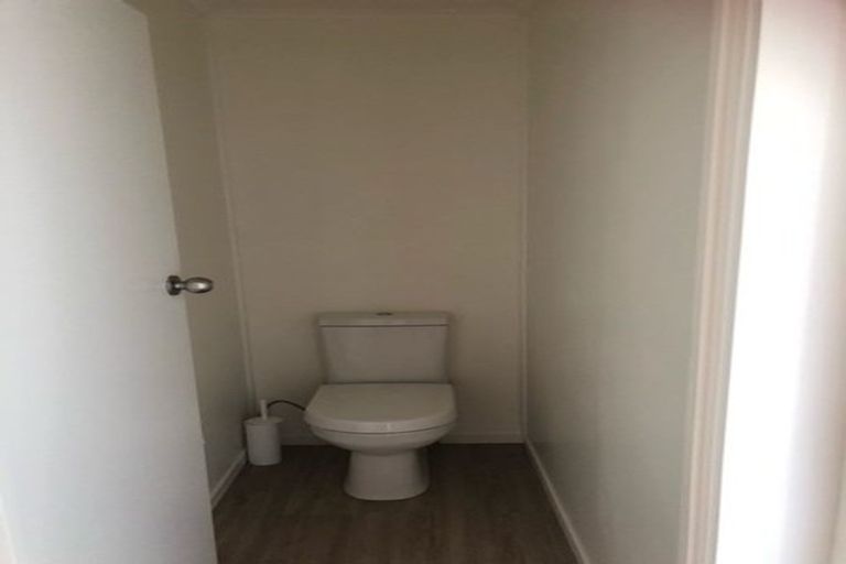 Photo of property in 3 Waverley Avenue, Glenfield, Auckland, 0629