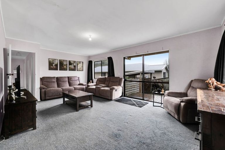 Photo of property in 19 Chartwell Drive, Eltham, 4322