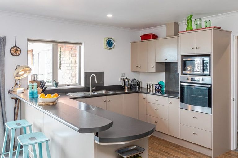 Photo of property in 7 Gilders Grove, Heathcote Valley, Christchurch, 8022