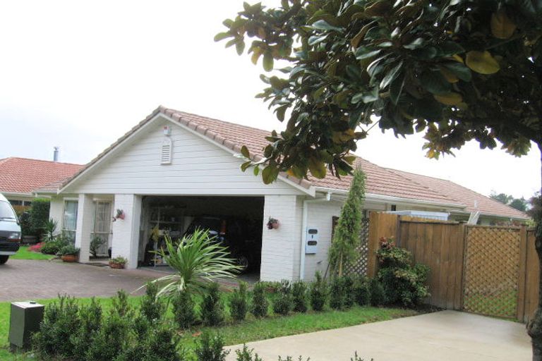 Photo of property in 242 Cascades Road, Botany Downs, Auckland, 2010