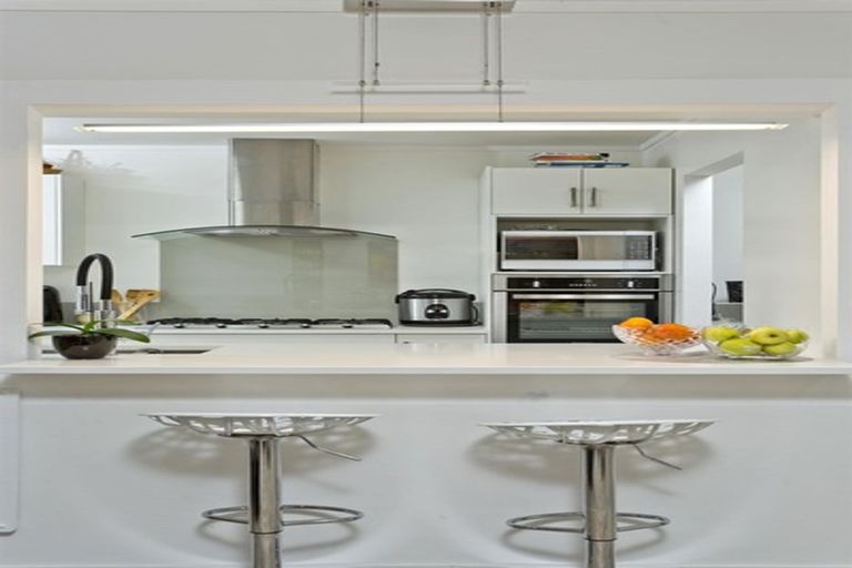 Photo of property in 2/29 Rangatira Road, Birkdale, Auckland, 0626