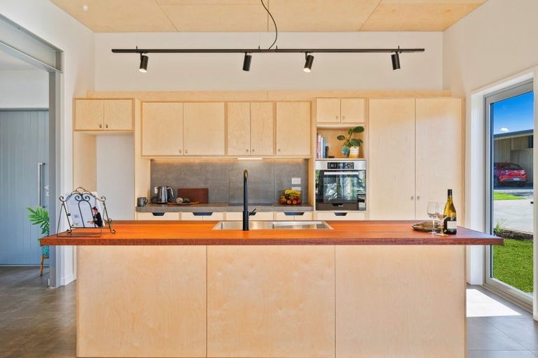 Photo of property in 4 Mirek Street, Waikanae, 5036