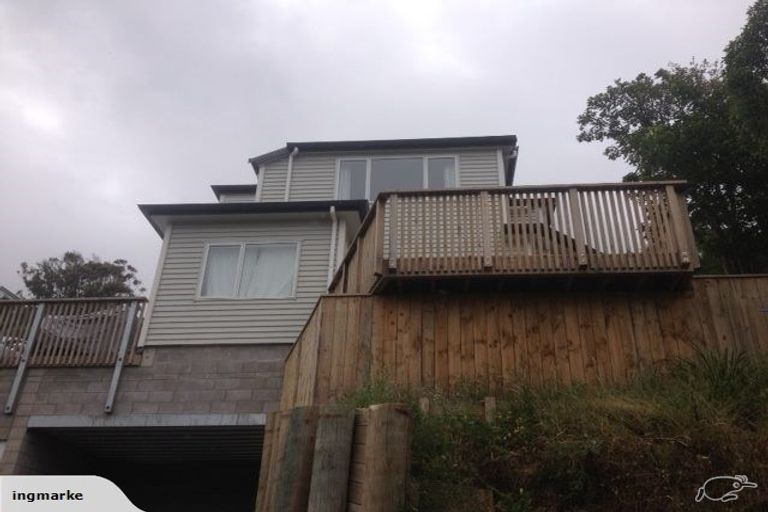 Photo of property in 8 Kopiko Way, Brooklyn, Wellington, 6021