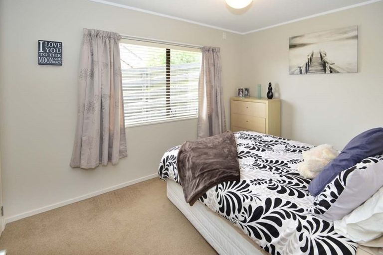 Photo of property in 14 Royalty Rise, Red Beach, 0932