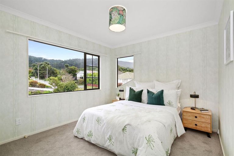 Photo of property in 23a Larsen Crescent, Tawa, Wellington, 5028