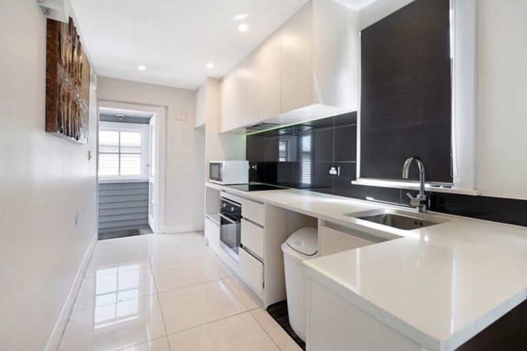 Photo of property in 3208a Great North Road, New Lynn, Auckland, 0600