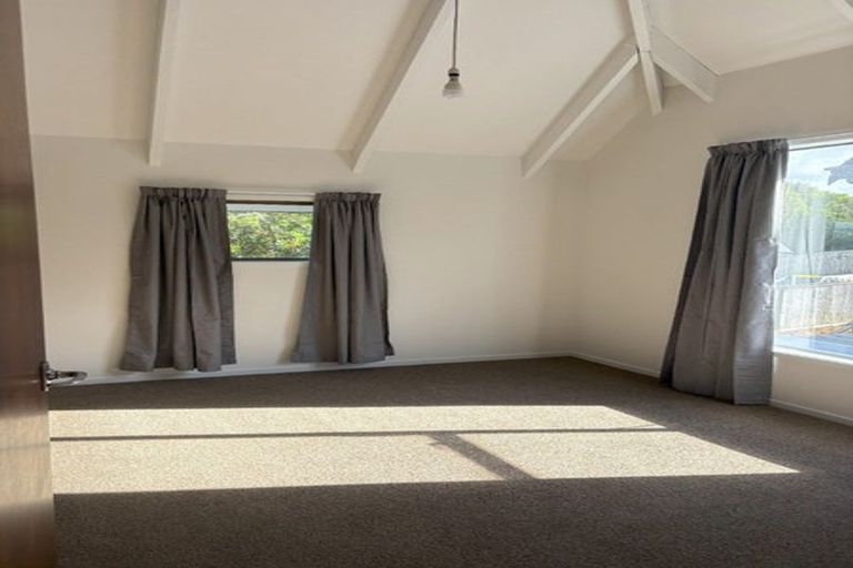 Photo of property in 2/48 Tree View Avenue, Glenfield, Auckland, 0629