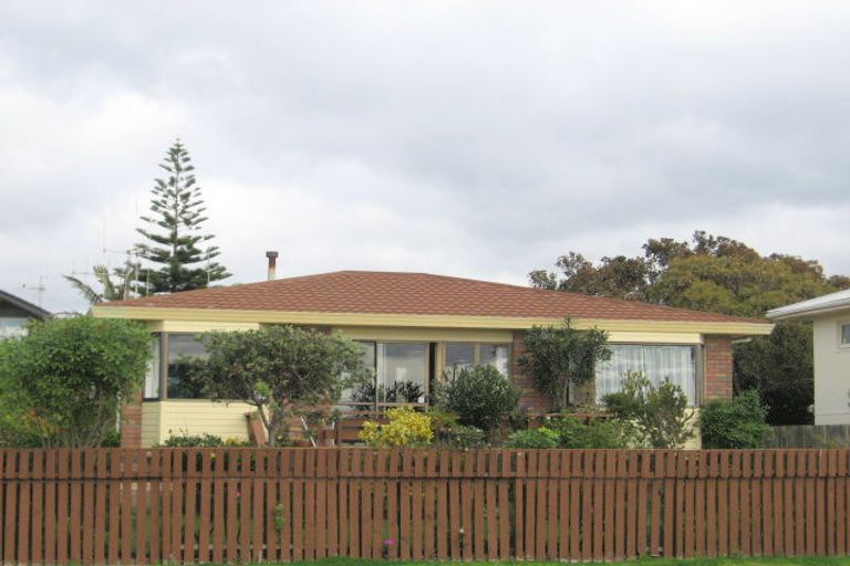 Photo of property in 121 Marine Parade, Mount Maunganui, 3116