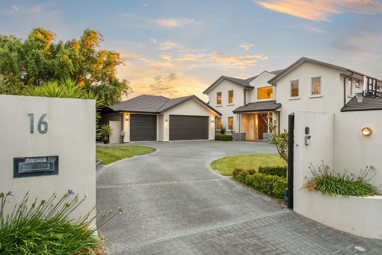 Photo of property in 16 Queenswood Gardens, Mairehau, Christchurch, 8052