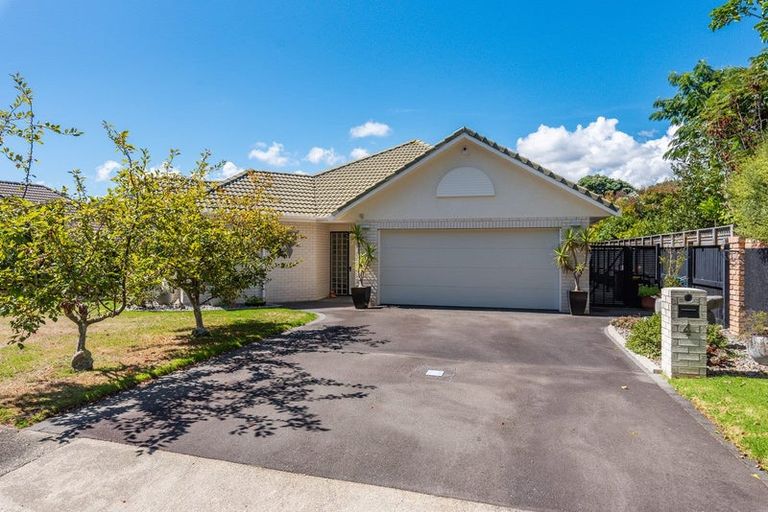 Photo of property in 4 Maple Lane, Waikanae, 5036