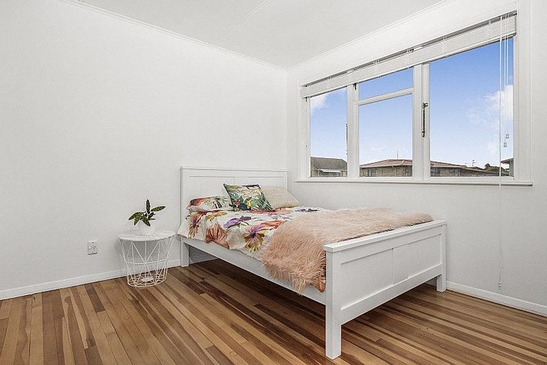 Photo of property in 11 Windrush Close, Mangere, Auckland, 2022