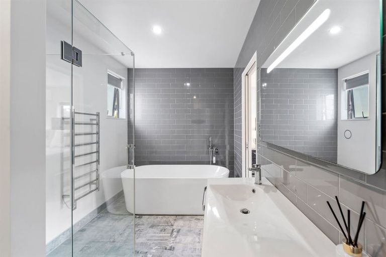 Photo of property in 18 Bella Vista Drive, Gulf Harbour, Whangaparaoa, 0930