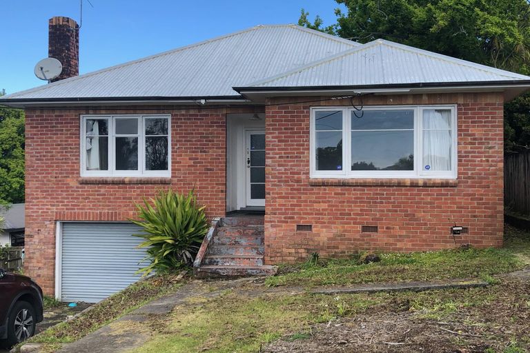 Photo of property in 17 Eastglen Road, Glen Eden, Auckland, 0602