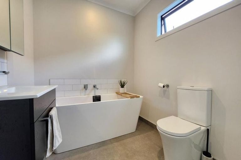Photo of property in 24 Hokioi Drive, Kenepuru, Porirua, 5022