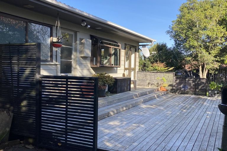 Photo of property in 16 Quincey Place, Massey, Auckland, 0614