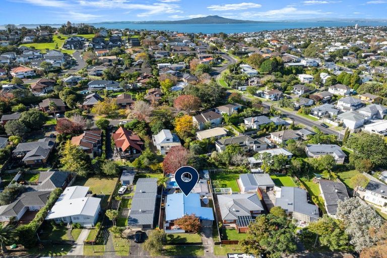 Photo of property in 11 Arosa Place, Forrest Hill, Auckland, 0620