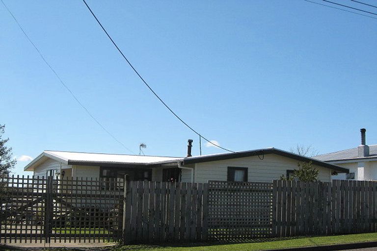 Photo of property in 11 Smith Street, Waipukurau, 4200