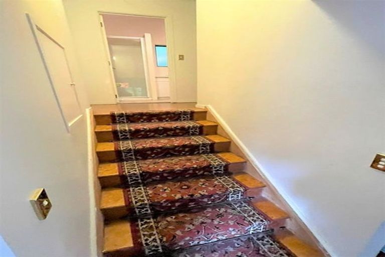 Photo of property in 52 Sunnyhaven Avenue, Beach Haven, Auckland, 0626
