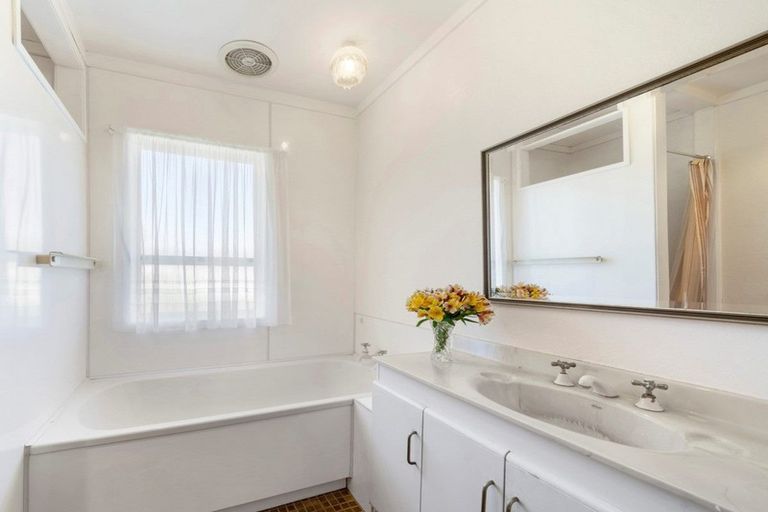 Photo of property in 107 Muir Avenue, Mangere Bridge, Auckland, 2022