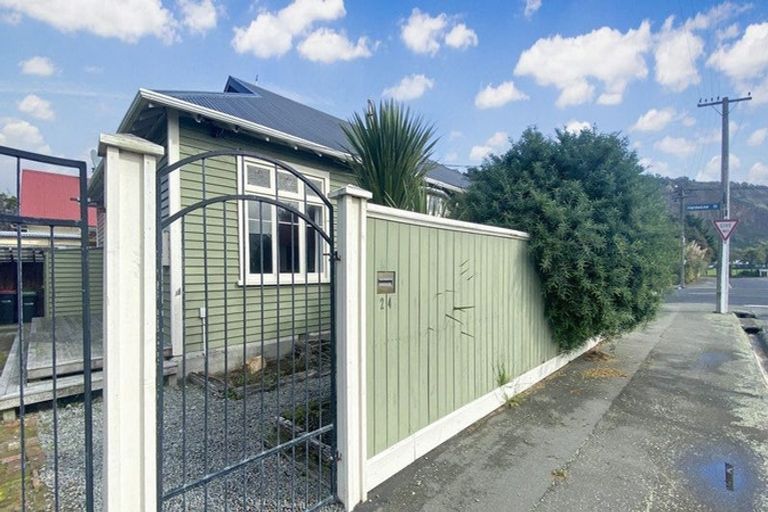 Photo of property in 24 Dryden Street, Sumner, Christchurch, 8081