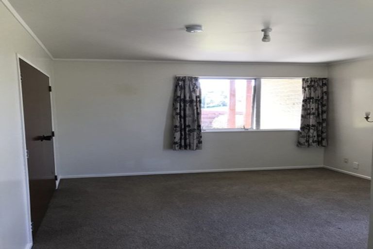 Photo of property in 63 Horokiwi Road West, Newlands, Wellington, 6037