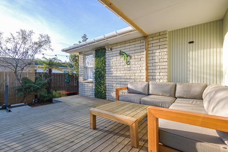 Photo of property in 15 Acacia Street, Kelvin Grove, Palmerston North, 4414