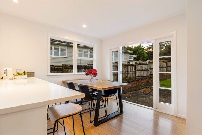 Photo of property in 24 Gill Avenue, Te Atatu Peninsula, Auckland, 0610