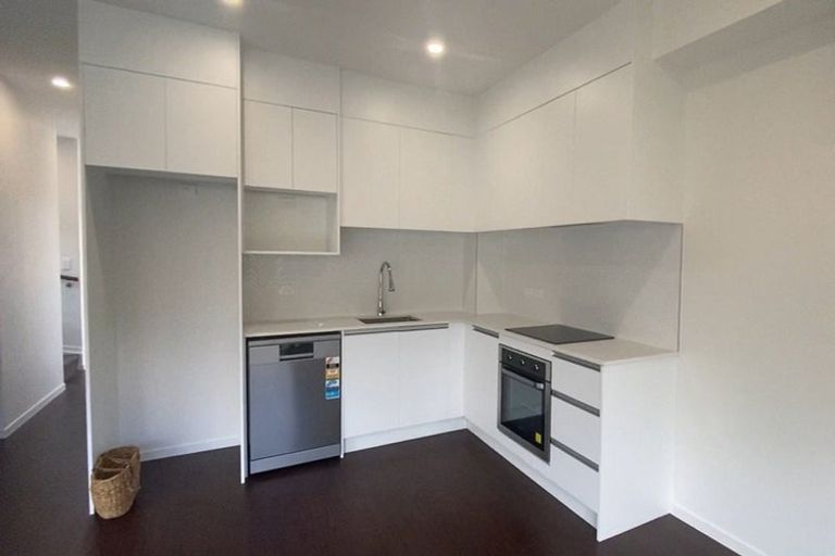 Photo of property in 1 Rangimarie Close, Opaheke, Papakura, 2113