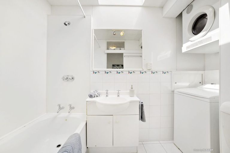 Photo of property in 20/4f Claremont Grove, Mount Victoria, Wellington, 6011