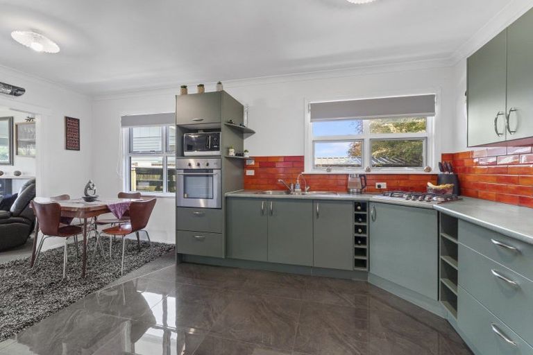 Photo of property in 19 Freyberg Street, Levin, 5510