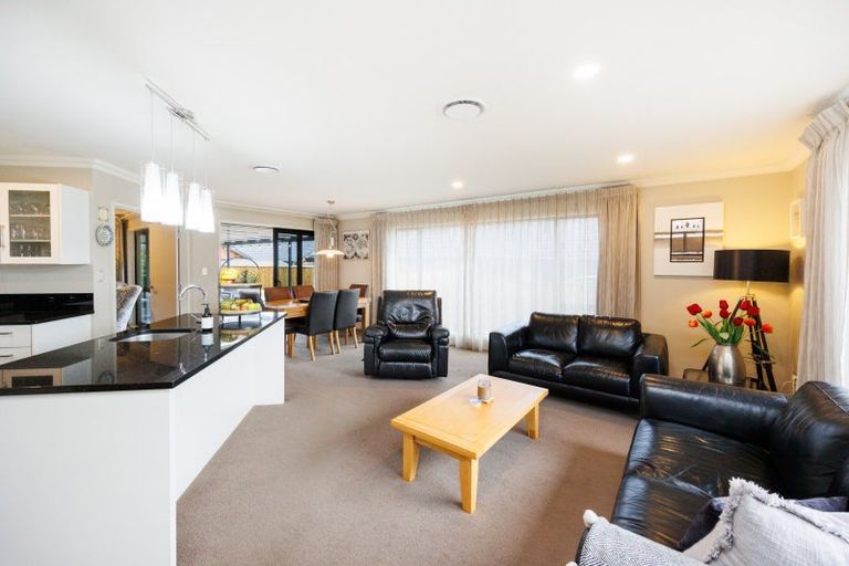 Photo of property in 172 Pacific Drive, Fitzherbert, Palmerston North, 4410
