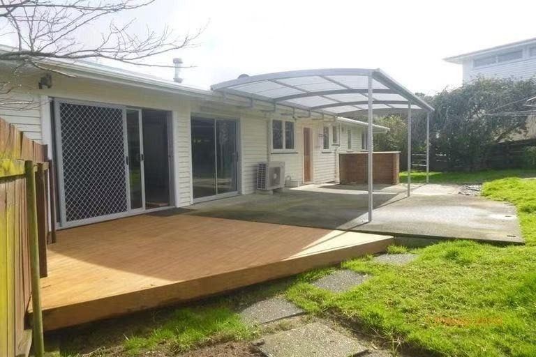 Photo of property in 2 Nielsen Place, Massey, Auckland, 0614