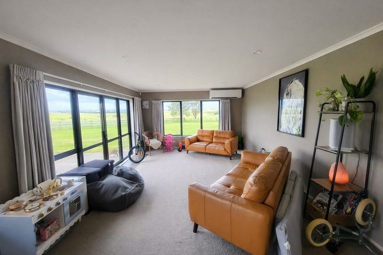 Photo of property in 54 Harvey Road, Waiuku, 2683