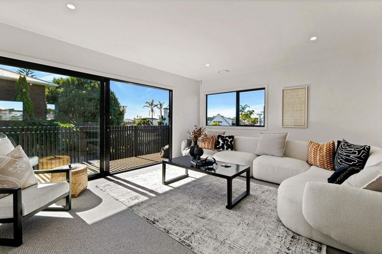 Photo of property in 2/1 Omana Road, Milford, Auckland, 0620