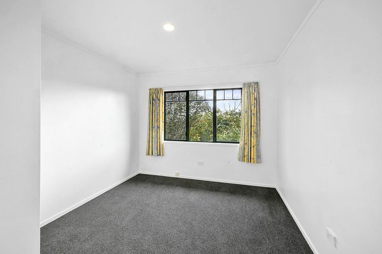 Photo of property in 6 Pararewa Drive, Whalers Gate, New Plymouth, 4310