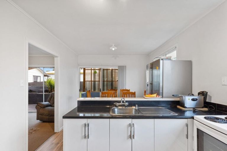 Photo of property in 43 Burbank Avenue, Manurewa, Auckland, 2102