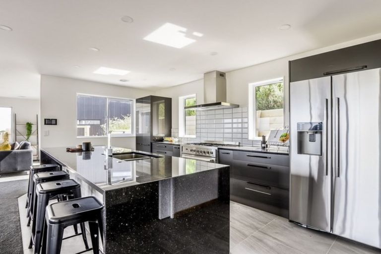 Photo of property in 103 Kakariki Grove, Waikanae, 5036