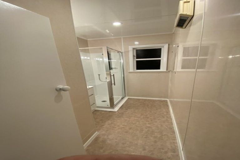 Photo of property in 158f1 Newlands Road, Newlands, Wellington, 6037