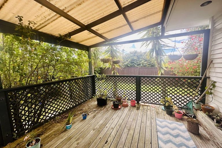 Photo of property in 64 Golf Road, New Lynn, Auckland, 0600
