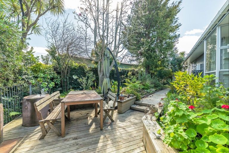 Photo of property in 6 Otira Place, Awapuni, Palmerston North, 4412