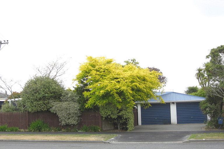 Photo of property in 62 Inwoods Road, Parklands, Christchurch, 8083