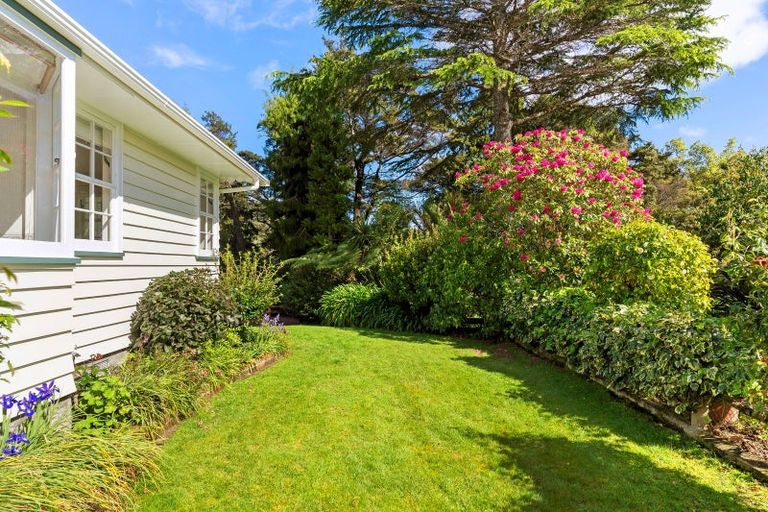Photo of property in 4 Freemans Way, Pinehaven, Upper Hutt, 5019