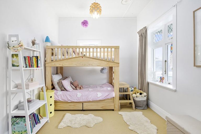 Photo of property in 72 Eden Street, Island Bay, Wellington, 6023