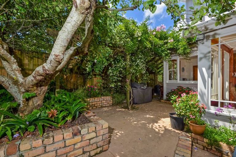 Photo of property in 30 Puriri Street, Helensville, 0800