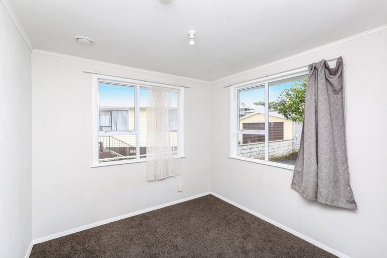 Photo of property in 19 Rospeath Crescent, Spotswood, New Plymouth, 4310