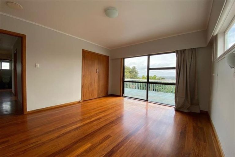 Photo of property in 150 Sunset Road, Unsworth Heights, Auckland, 0632